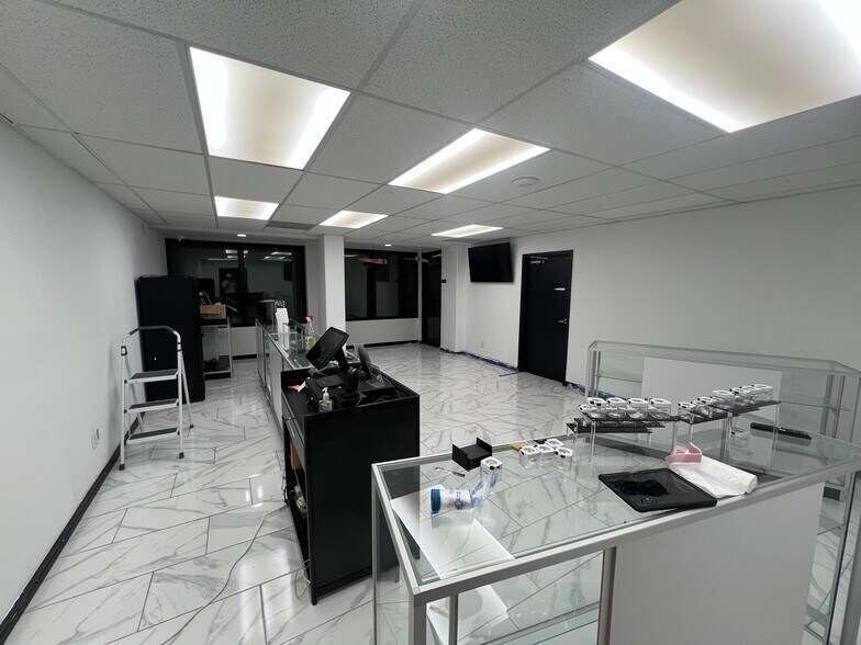 More Photos Of 7727 N May Ave, Oklahoma City General Retail For Lease