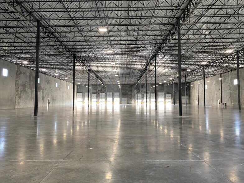 More Photos Of 10450 Greens Crossing Blvd, Houston Distribution For Sale