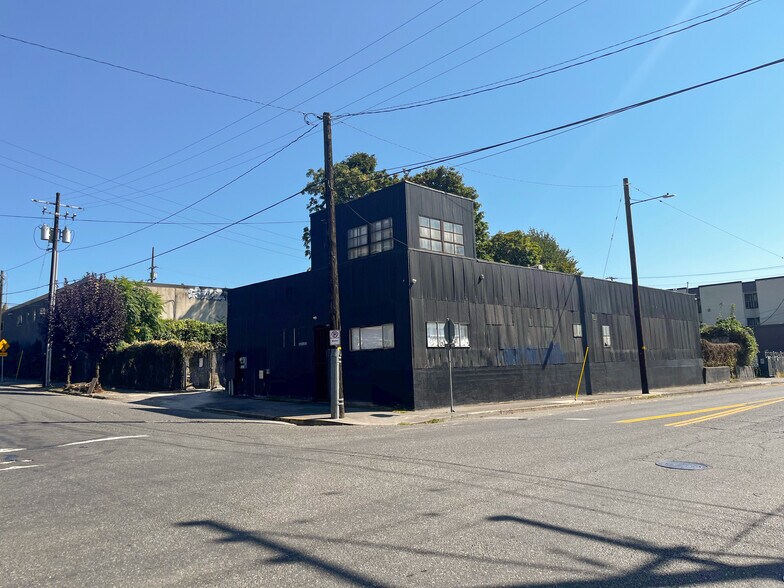 Primary Photo Of 850 N Graham St, Portland Warehouse For Sale