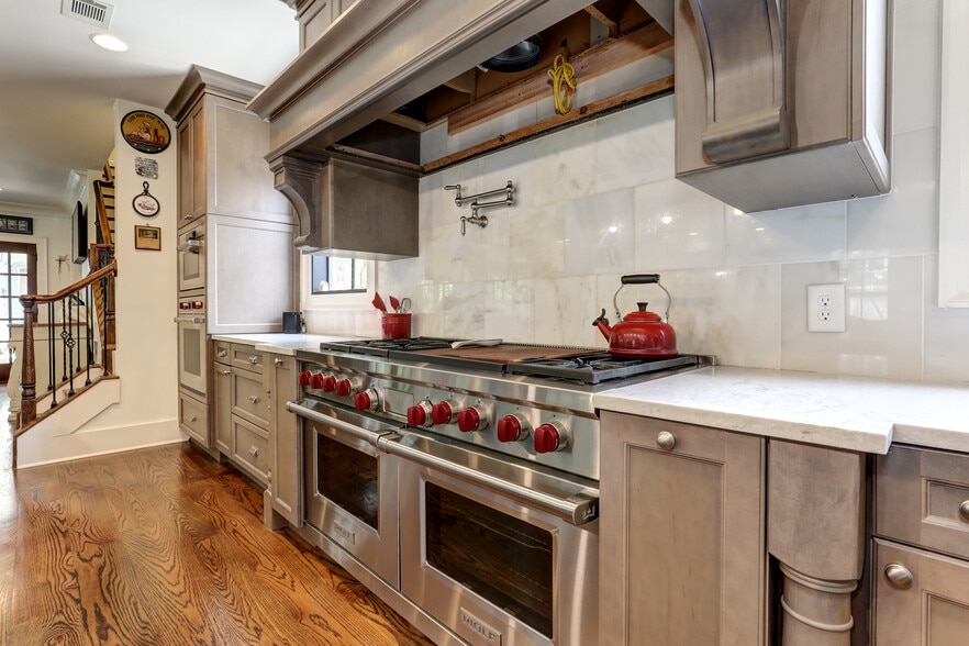 More Photos Of 2972 Lookout Pl NE, Atlanta Office Residential For Sale