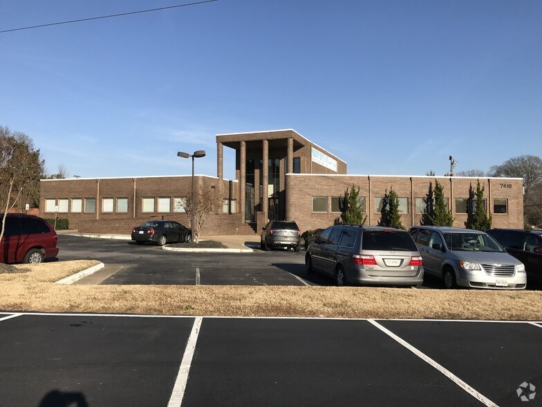 More Photos Of 7410 Hull Street Rd, Richmond Medical For Lease