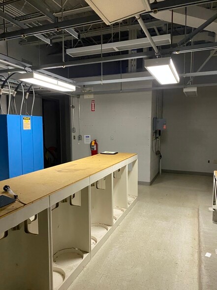 More Photos Of 1321 Forest Ave, Middletown Warehouse For Sale