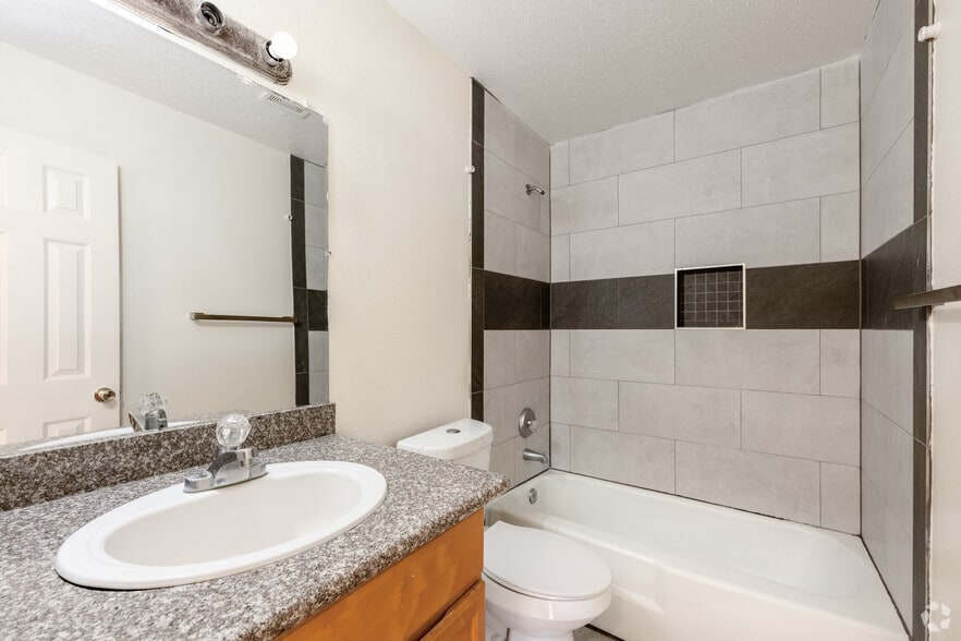 More Photos Of 1718 Boulevard De Province, Baton Rouge Apartments For Sale