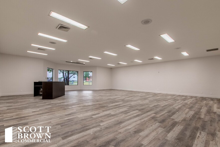More Photos Of 2400 Worthington St, Denton Medical For Lease