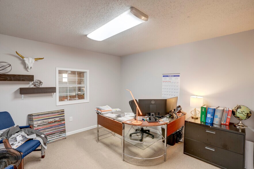 More Photos Of 11578 Airway Blvd, Roanoke Warehouse For Sale