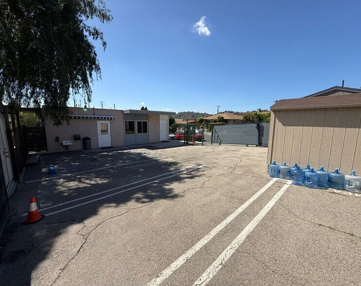 More Photos Of 2415 W Avenue 30, Los Angeles Daycare Center For Sale