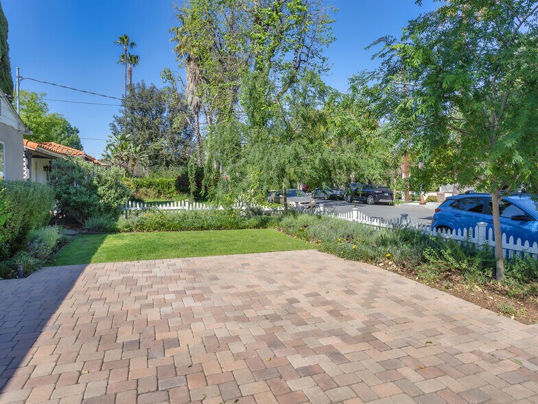 More Photos Of 5233 Lemp Ave, North Hollywood Multifamily For Sale