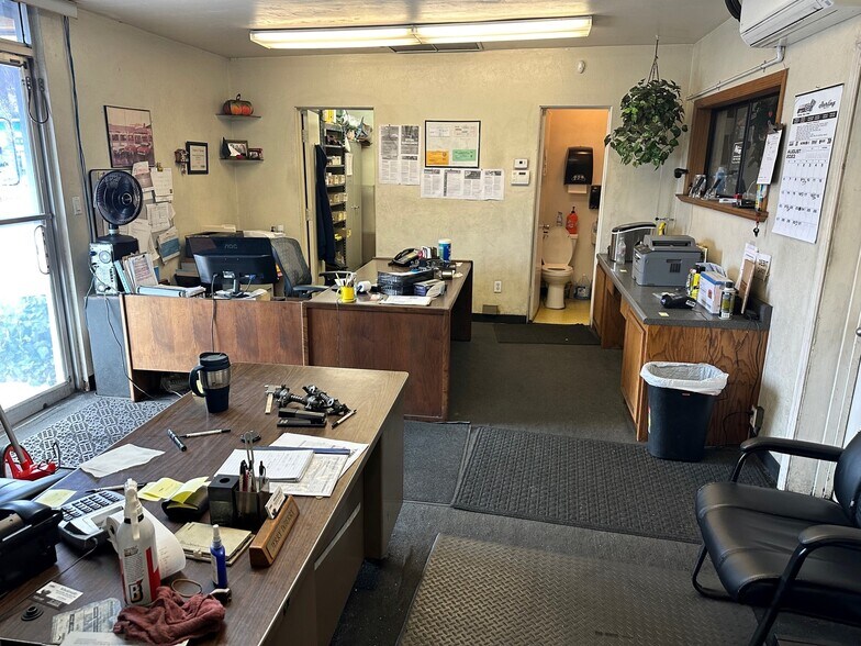 More Photos Of 6347 Mission Gorge Rd, San Diego Auto Repair For Sale