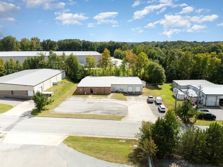 Primary Photo Of 105 Todd Ct, Thomasville Warehouse For Lease