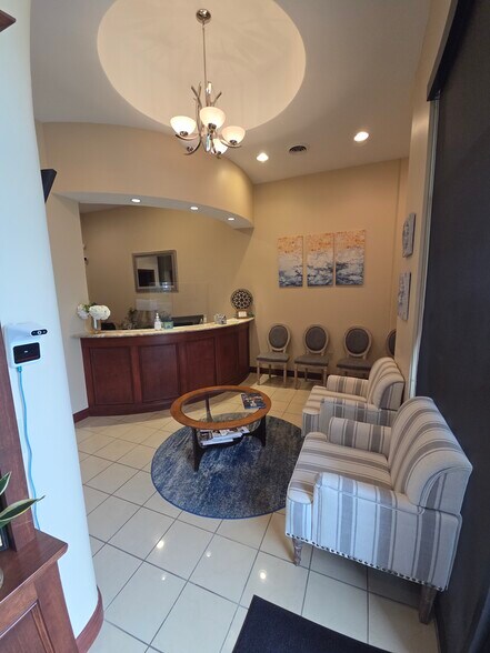 More Photos Of 10260-10262 Sawmill Pky, Powell Medical For Lease