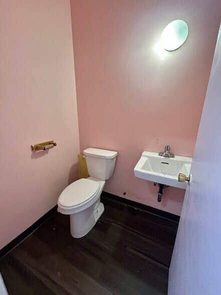 More Photos Of 141 Damon Rd, Northampton Storefront For Lease