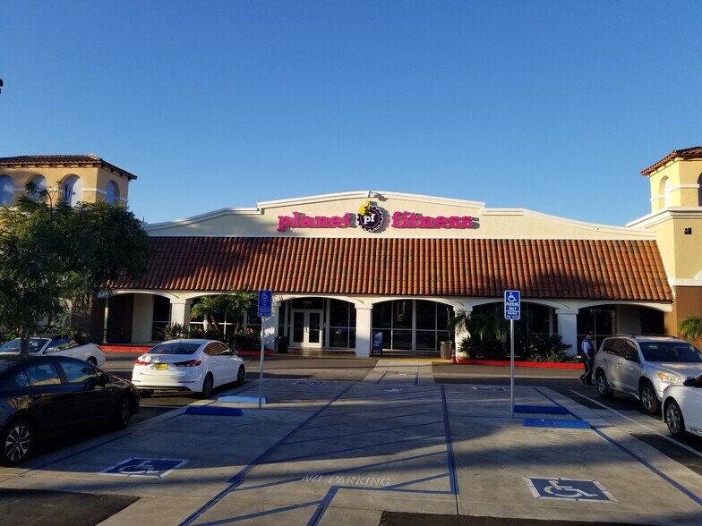 More Photos Of 11912-11974 Foothill Blvd, Lake View Terrace Unknown For Lease