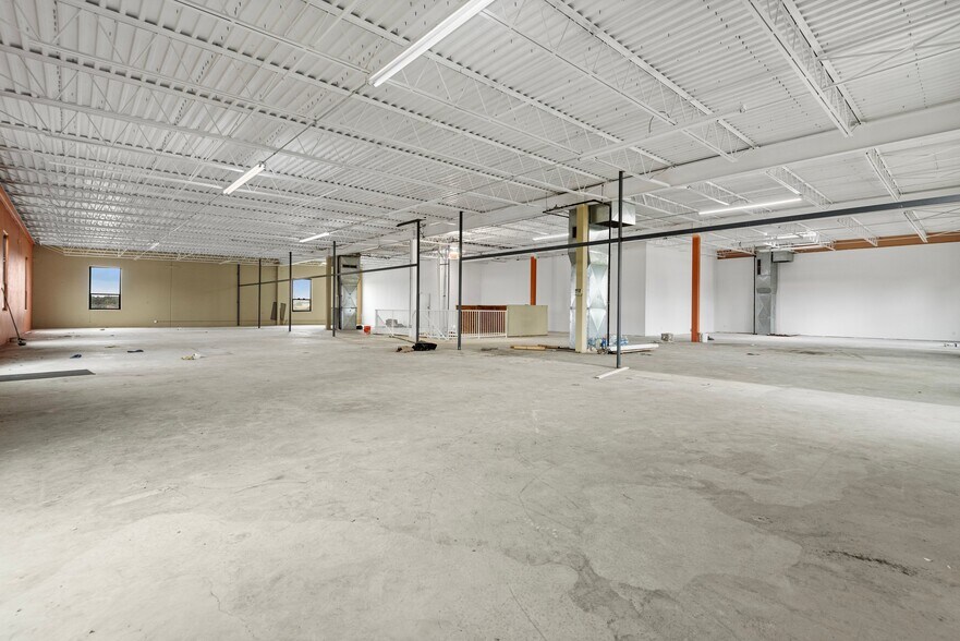 More Photos Of 1941 Spring Cypress Rd, Spring Warehouse For Sale