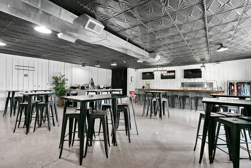 More Photos Of 120 M.L.K. ave, Lebanon Bar For Sale