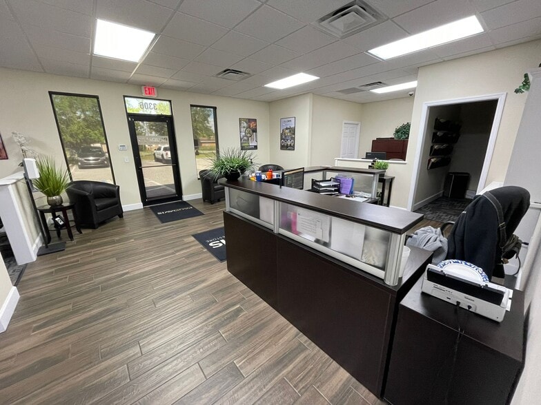 More Photos Of 3306 Waterfield Rd, Lakeland Warehouse For Lease