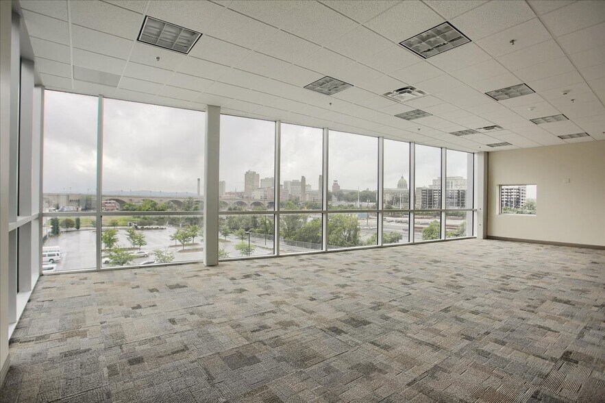 More Photos Of 1000 N Cameron St, Harrisburg Flex For Lease