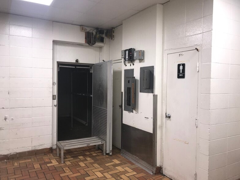 More Photos Of 613 Stoner Ave, Shreveport Restaurant For Sale