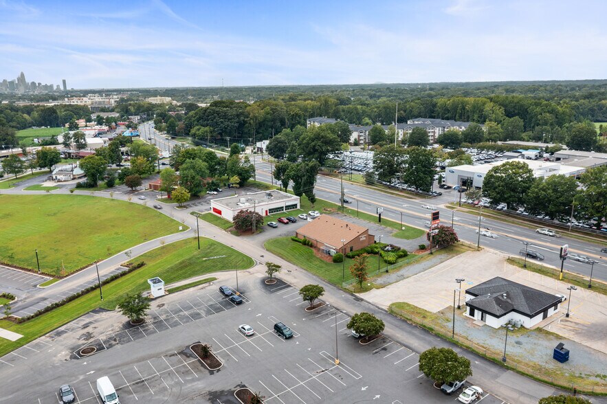More Photos Of 5410 N Tryon St, Charlotte Medical For Sale