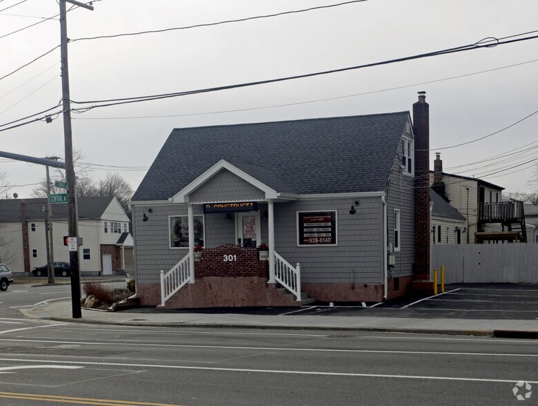Primary Photo Of 301 Central Ave, Bethpage Office Residential For Sale