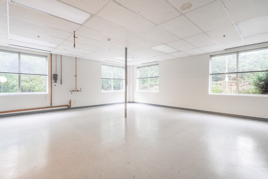 Primary Photo Of 250 Turnpike Rd, Southborough Office For Lease