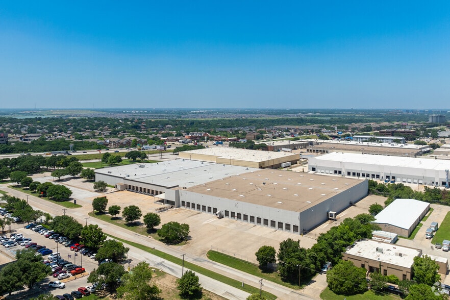 More Photos Of 502 Fountain Pky, Grand Prairie Warehouse For Lease
