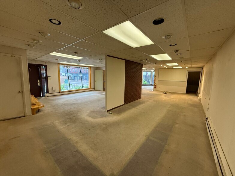 More Photos Of 142 Highland St, Worcester Storefront Retail Residential For Lease