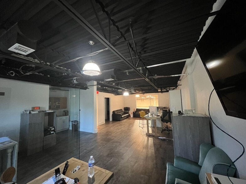 More Photos Of 44632 Guilford Dr, Ashburn Flex For Sale