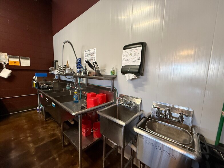 More Photos Of 314 Smith Ave, Thomasville Restaurant For Sale