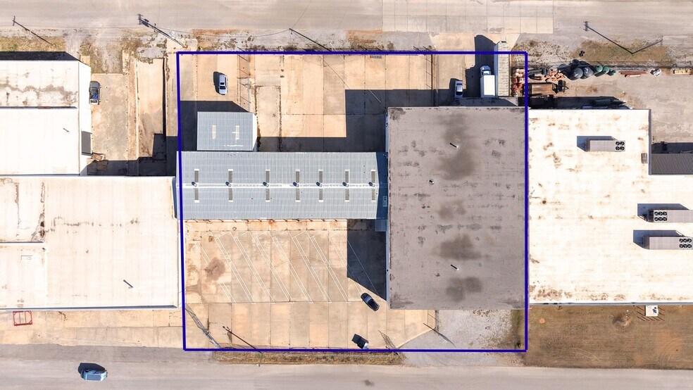 More Photos Of 215 SE Simpson St, Lawton Distribution For Lease