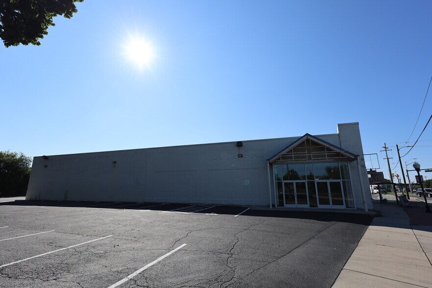 Primary Photo Of 1725 Dundalk Ave, Baltimore Convenience Store For Lease