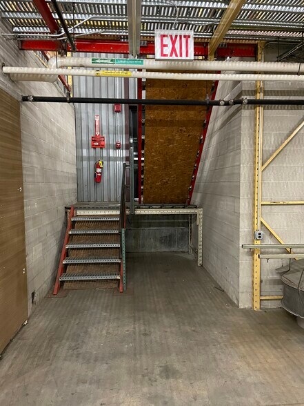 More Photos Of 1042-1050 W Swanzey Rd, Swanzey Warehouse For Sale