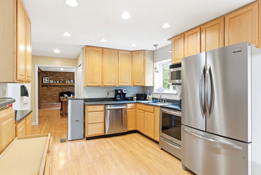 More Photos Of 10 Fairway Dr, Springboro Office Residential For Sale