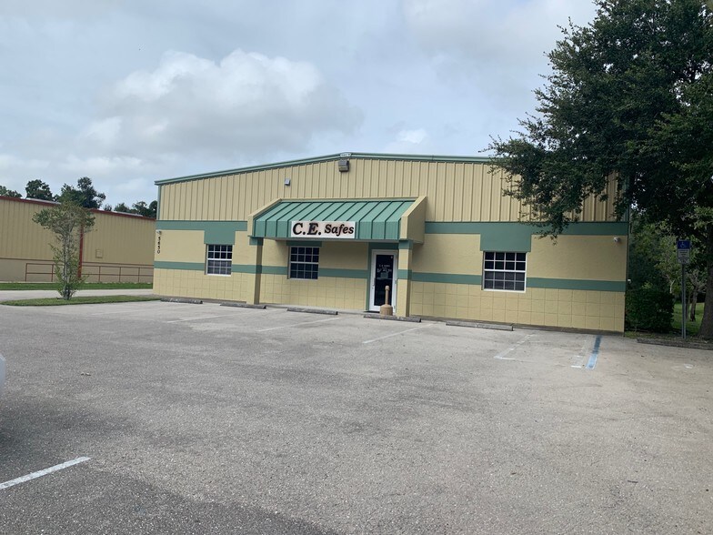 More Photos Of 5650 ZIP Dr, Fort Myers Warehouse For Lease