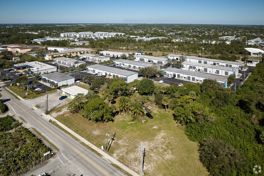 More Photos Of 895 NE Dixie Hwy, Jensen Beach Unknown For Lease