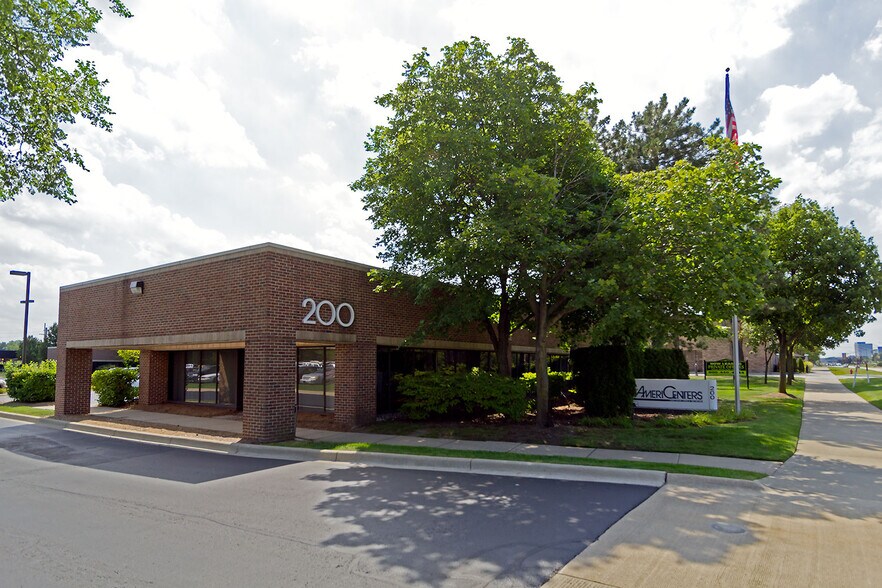 Primary Photo Of 200 E Big Beaver Rd, Troy Office For Lease