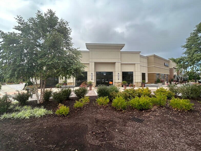 More Photos Of 1000 Crossings Blvd, Lancaster General Retail For Lease