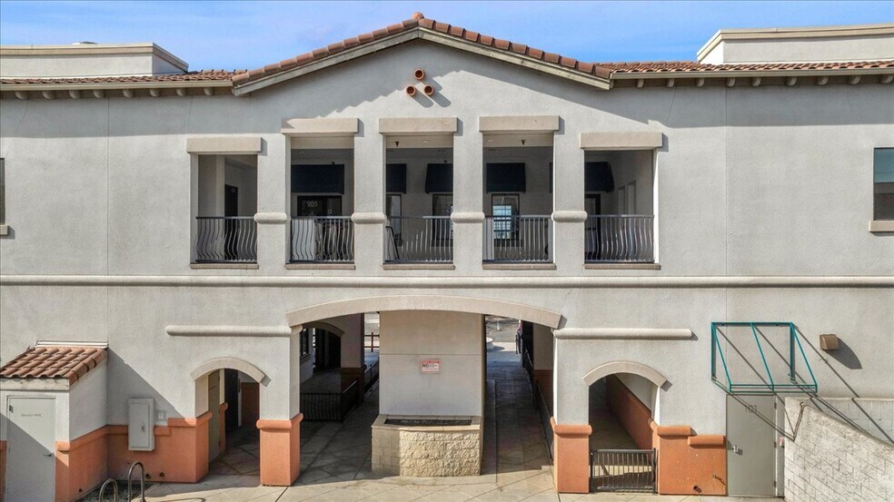 More Photos Of 2601 N 11th Ave, Hanford Storefront Retail Office For Lease