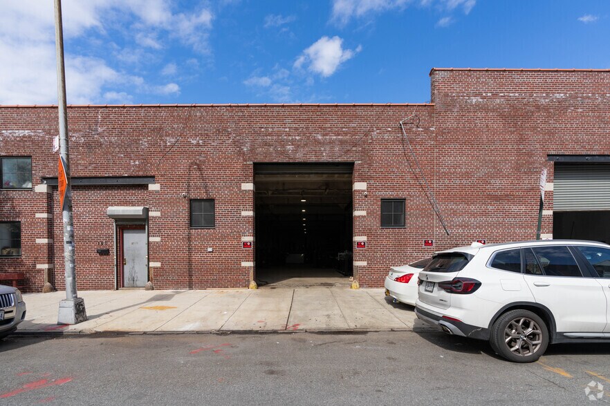 More Photos Of 201 7th St, Brooklyn Distribution For Lease