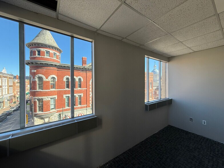 More Photos Of 2 W Beverley St, Staunton Office For Sale