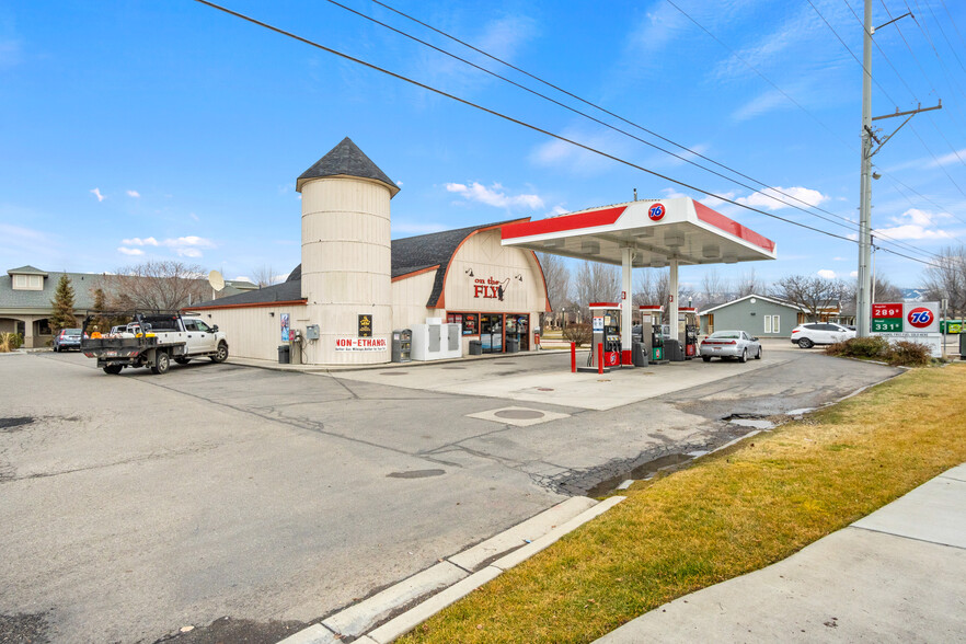 Primary Photo Of 518 E State St, Eagle Service Station For Sale