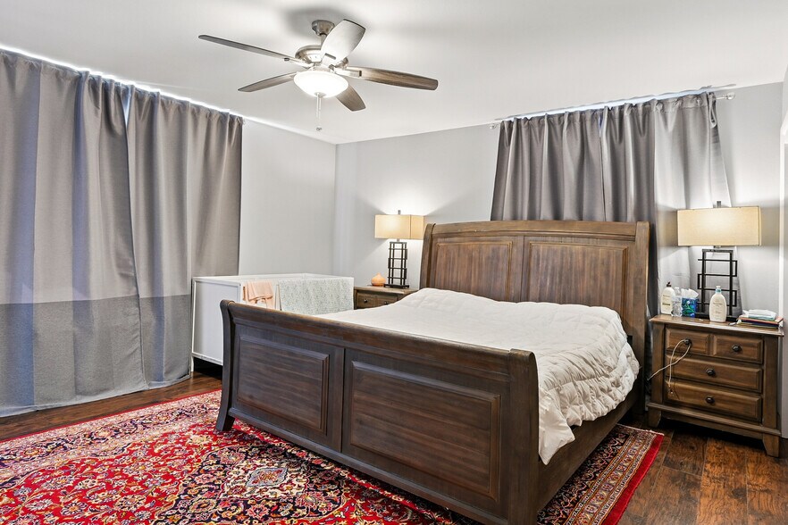 More Photos Of 91 E Main St, Bicknell Hotel For Sale