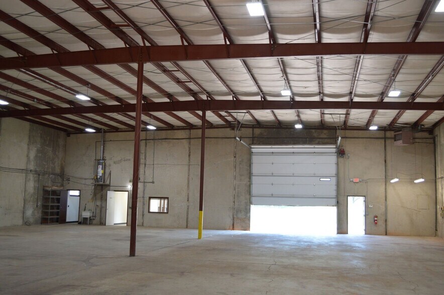 More Photos Of 2040 SE 67th St, Oklahoma City Warehouse For Sale