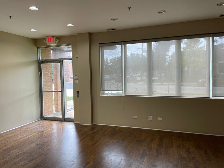 More Photos Of 8101 Monticello Ave, Skokie Flex For Sale