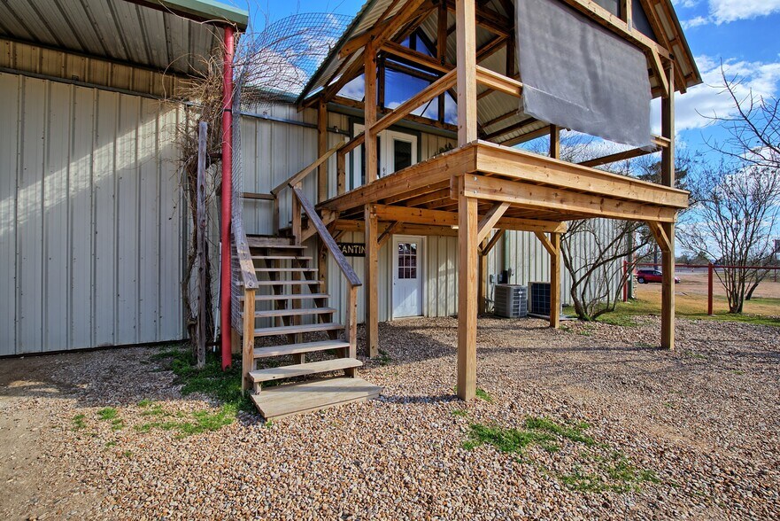 More Photos Of 1374 State Hwy 71, Bastrop Flex For Lease
