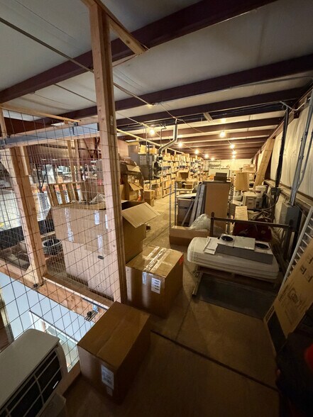 More Photos Of 6603 Royal St, Liberty Service For Lease