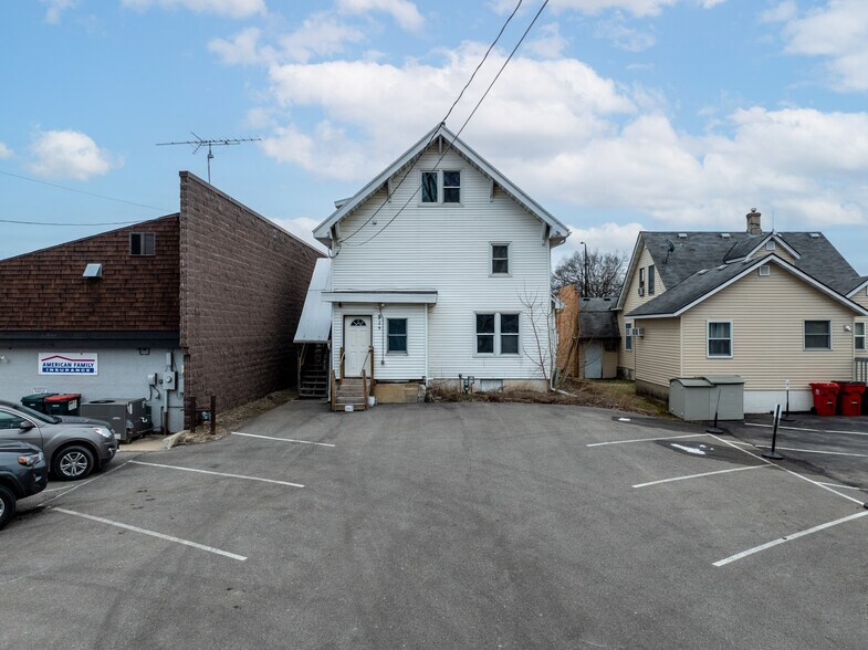 More Photos Of 917 Broadway Ave N, Rochester Medical For Sale