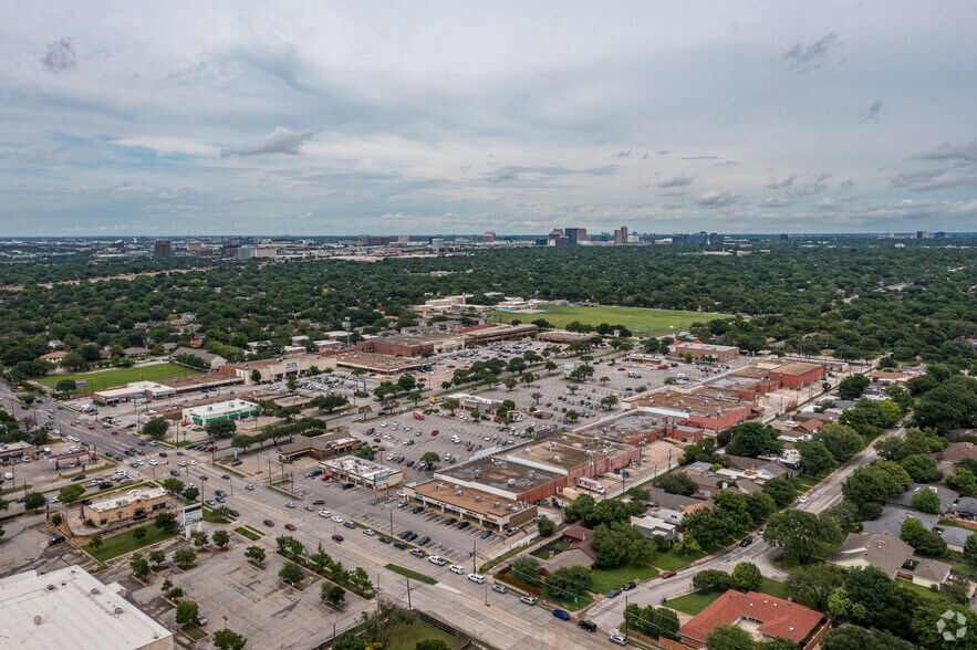 More Photos Of 11722 Marsh Ln, Dallas Storefront For Lease
