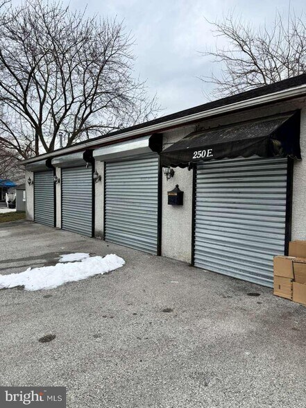 More Photos Of 250 E Cleveland Ave, Norwood Light Distribution For Sale