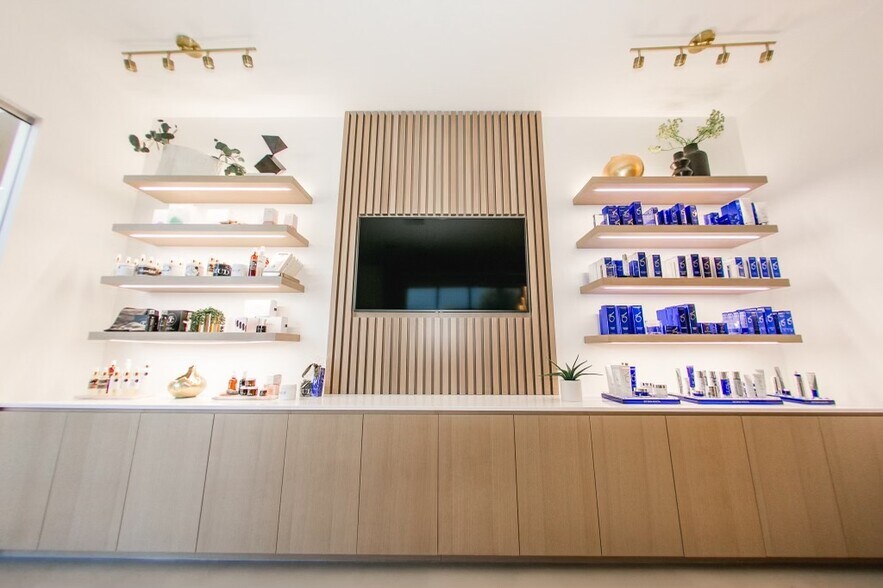 More Photos Of 2961 W Maple Loop Dr, Lehi Office For Lease