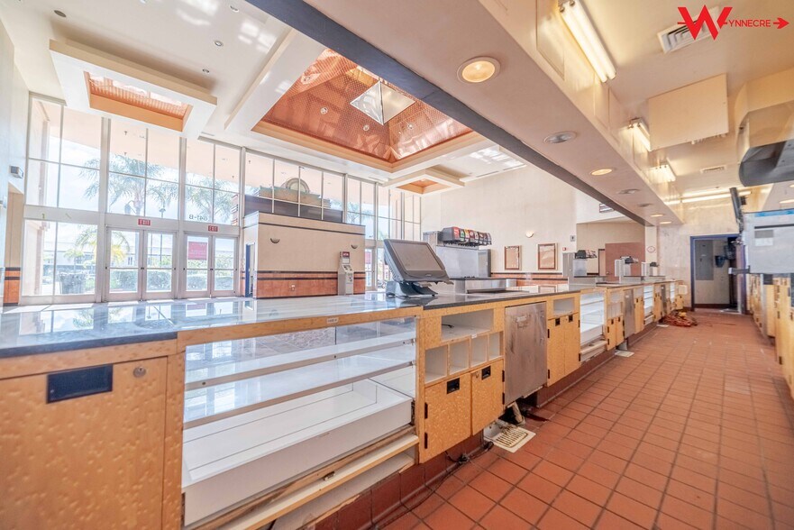 More Photos Of 641 Camino de los Mares, San Clemente Storefront For Lease